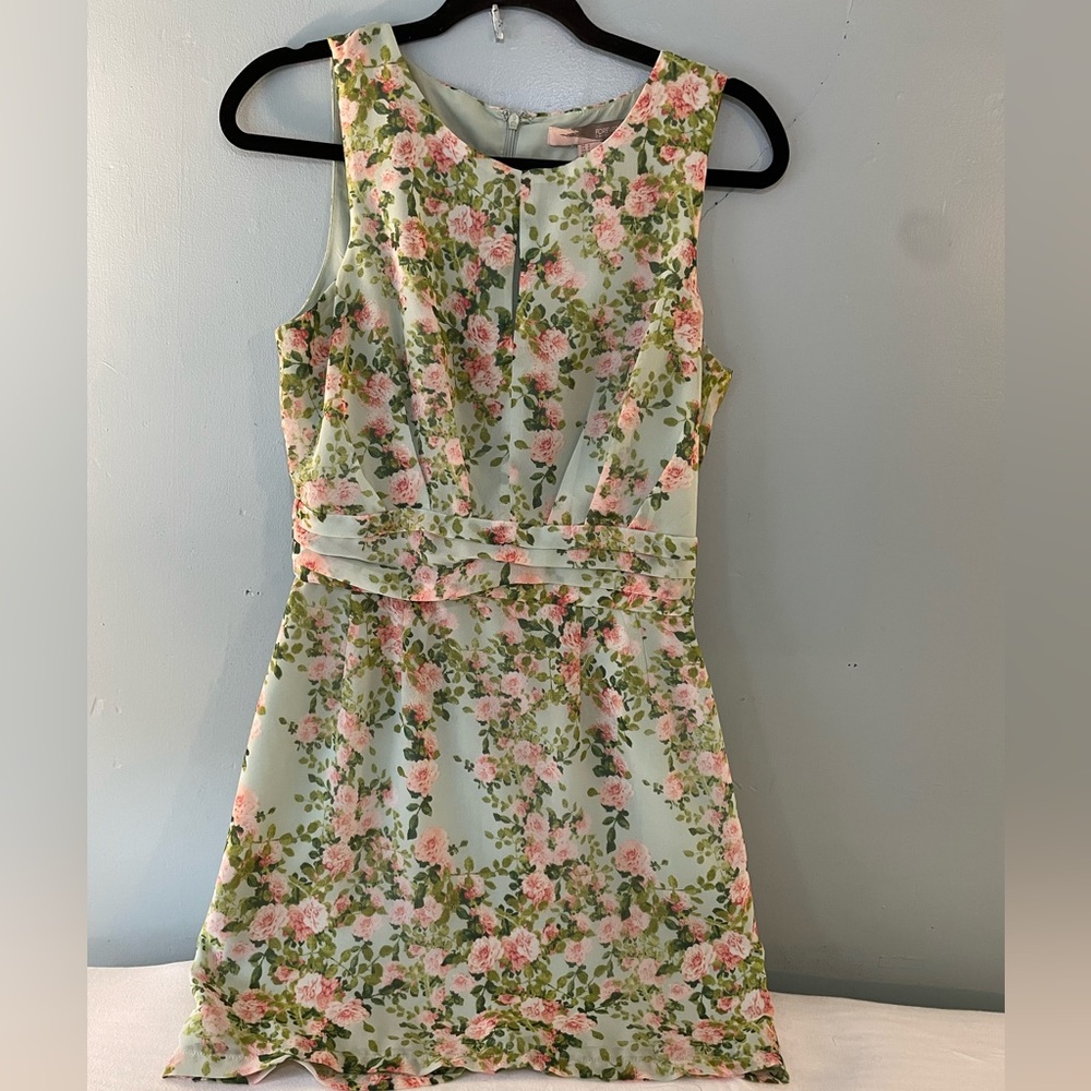 Cute Forever 21 summer floral dress! Lightweight and perfect for the sun!